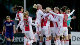 Ajax vrouwen overtuigend naar derde finale op rij